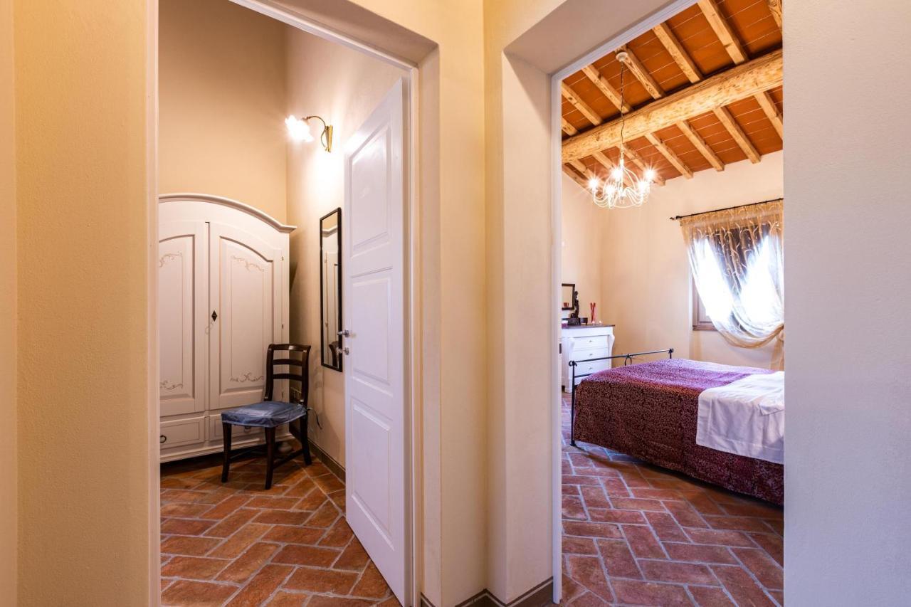 Appartamento In Casale Con Piscina Casa I Pavoni Chianni Luaran gambar