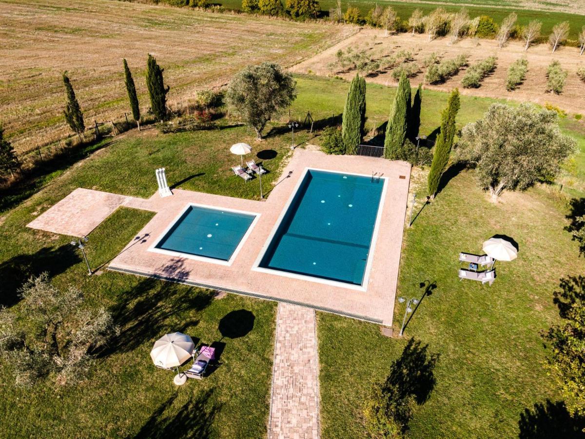 Appartamento In Casale Con Piscina Casa I Pavoni Chianni Luaran gambar