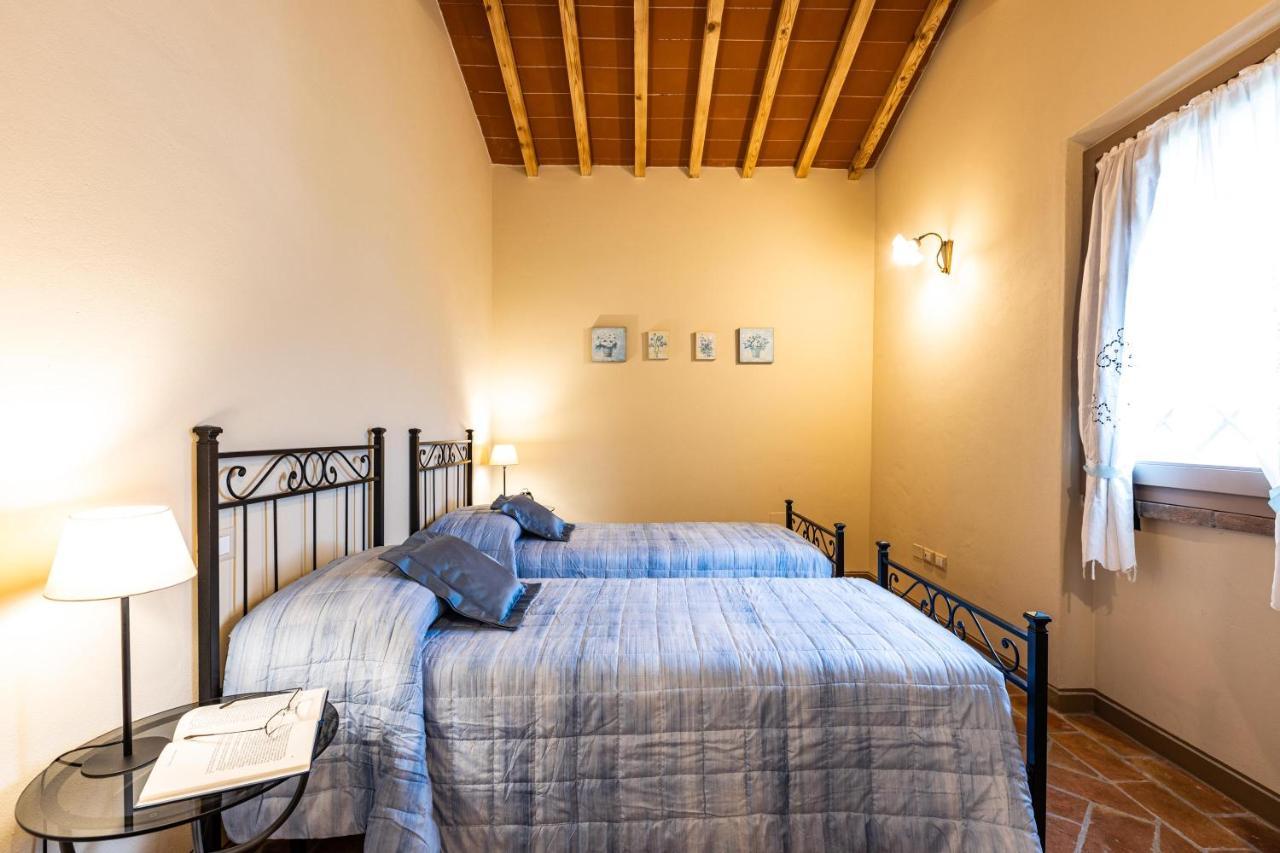 Appartamento In Casale Con Piscina Casa I Pavoni Chianni Luaran gambar