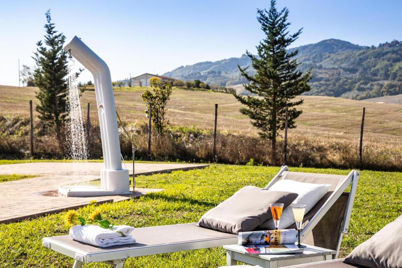 Appartamento In Casale Con Piscina Casa I Pavoni Chianni Luaran gambar