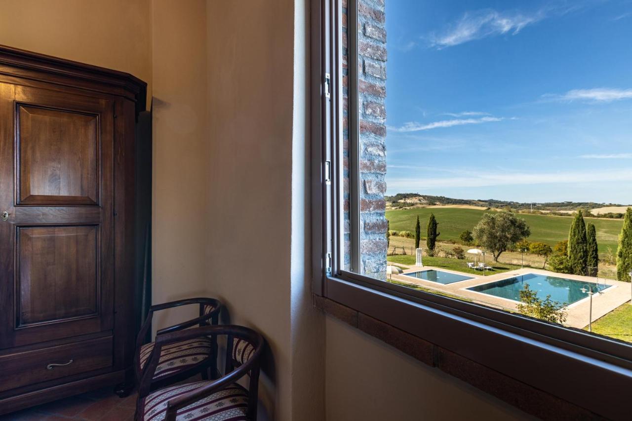 Appartamento In Casale Con Piscina Casa I Pavoni Chianni Luaran gambar
