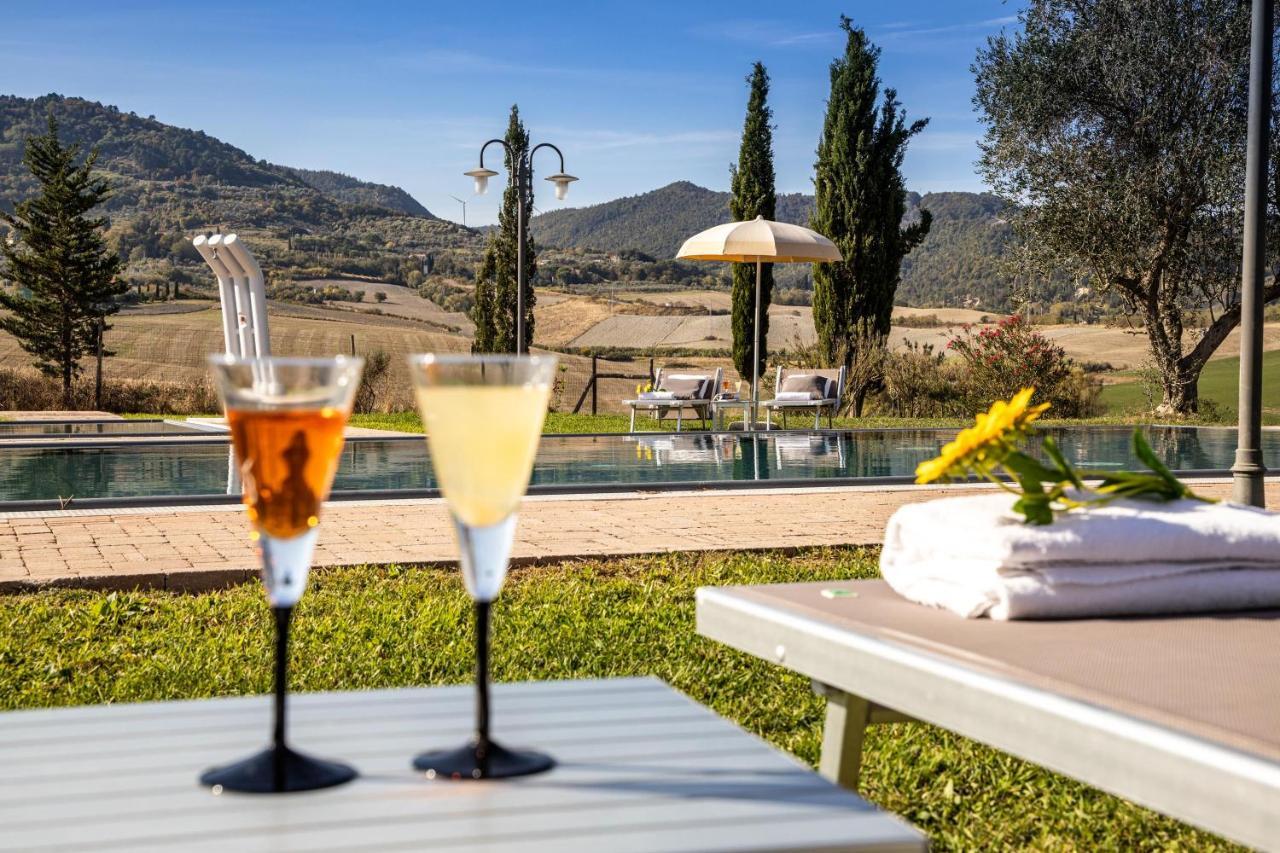 Appartamento In Casale Con Piscina Casa I Pavoni Chianni Luaran gambar