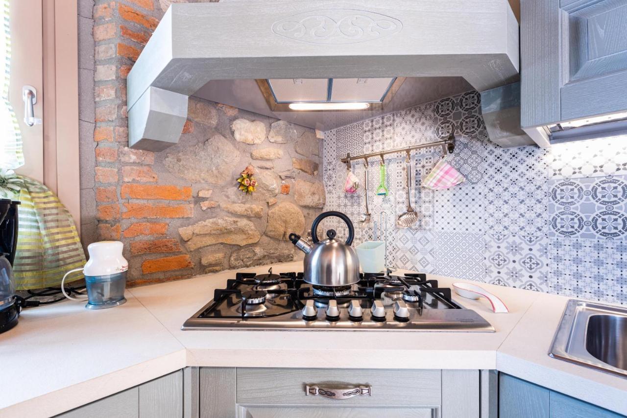 Appartamento In Casale Con Piscina Casa I Pavoni Chianni Luaran gambar