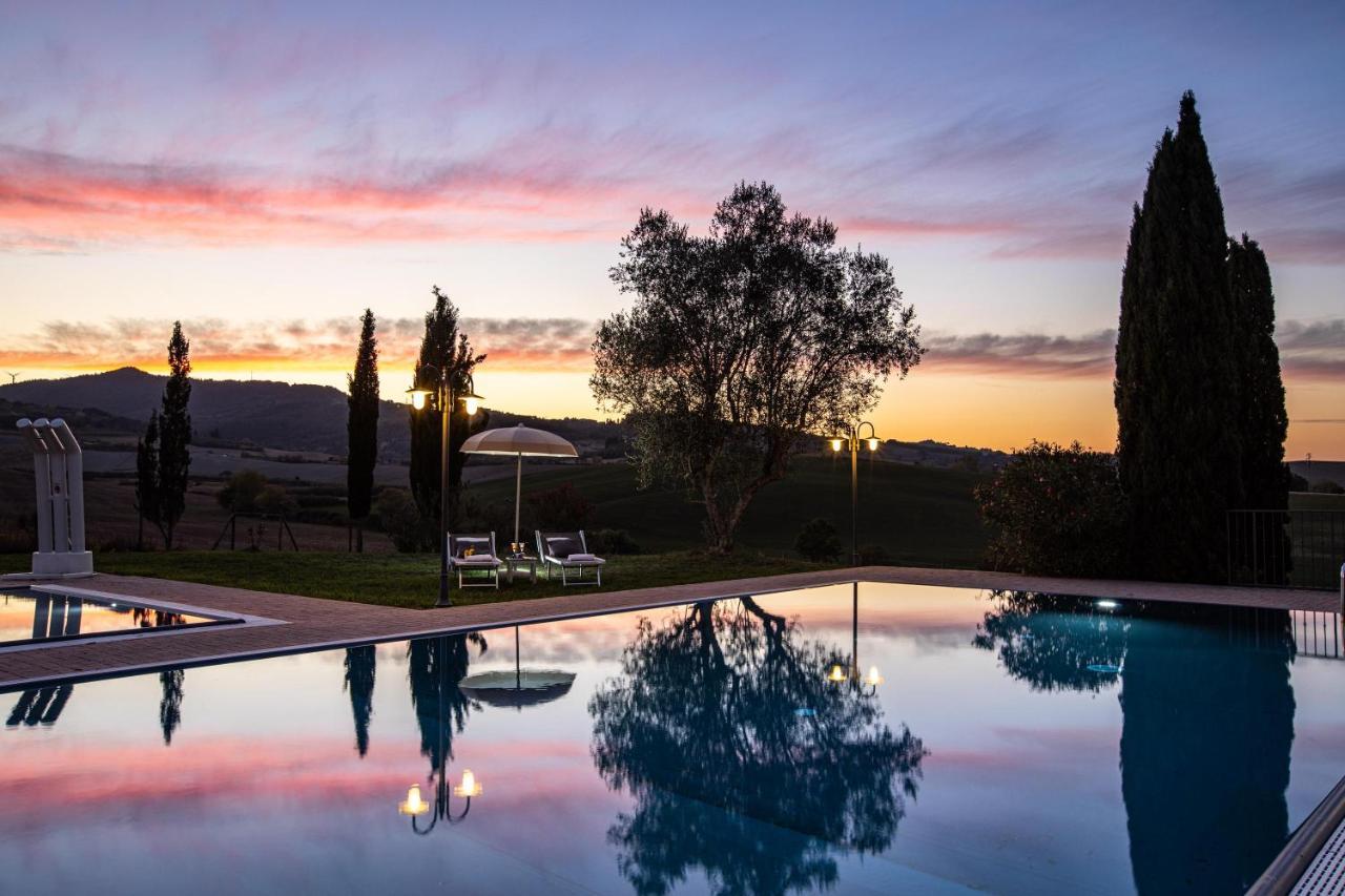 Appartamento In Casale Con Piscina Casa I Pavoni Chianni Luaran gambar
