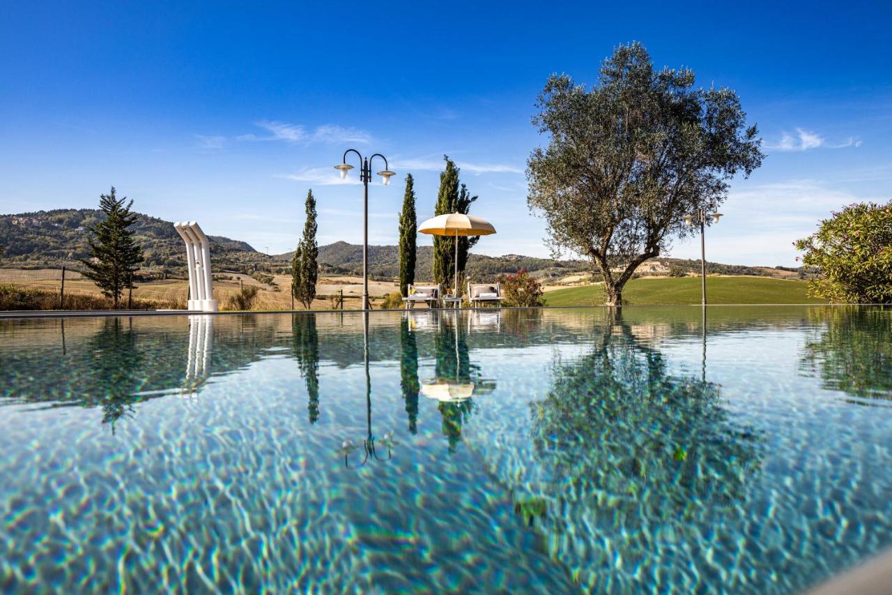 Appartamento In Casale Con Piscina Casa I Pavoni Chianni Luaran gambar