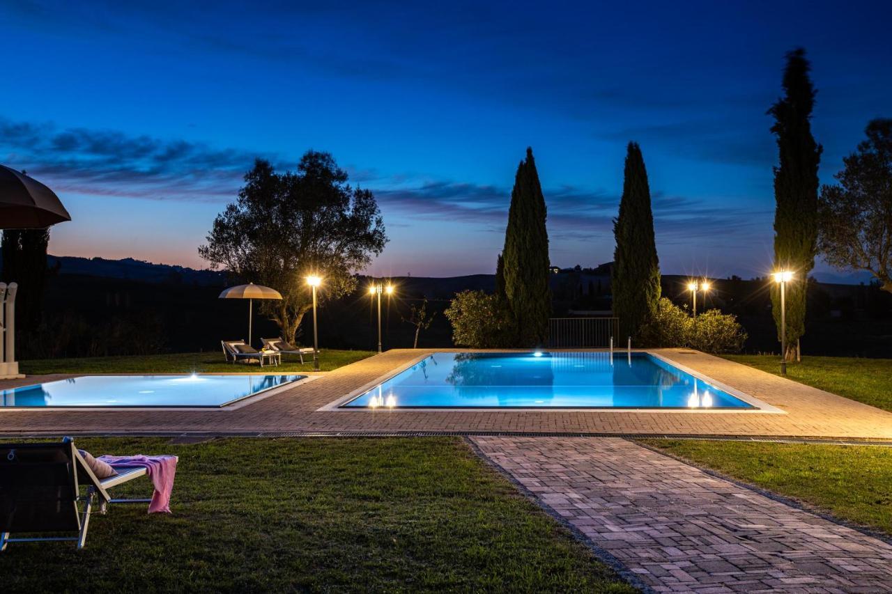 Appartamento In Casale Con Piscina Casa I Pavoni Chianni Luaran gambar