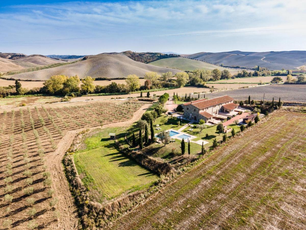 Appartamento In Casale Con Piscina Casa I Pavoni Chianni Luaran gambar