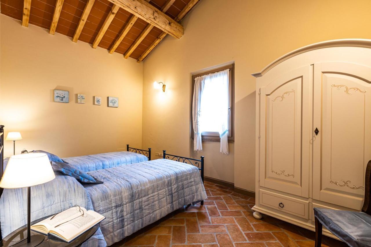 Appartamento In Casale Con Piscina Casa I Pavoni Chianni Luaran gambar