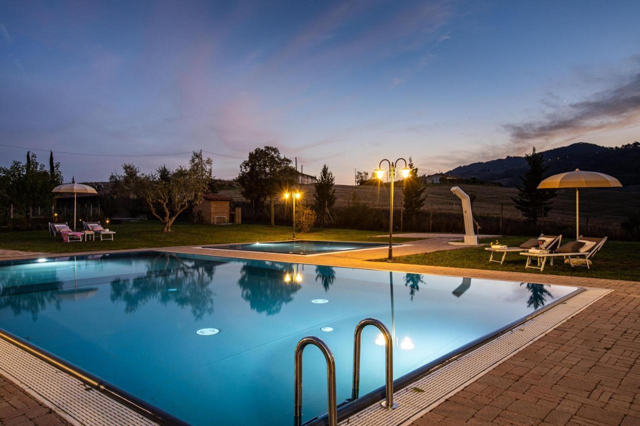 Appartamento In Casale Con Piscina Casa I Pavoni Chianni Luaran gambar