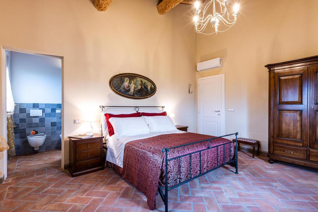 Appartamento In Casale Con Piscina Casa I Pavoni Chianni Luaran gambar