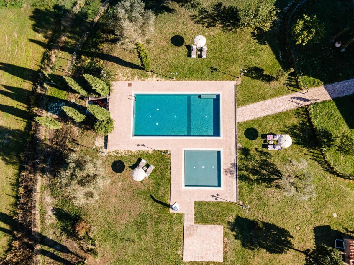 Appartamento In Casale Con Piscina Casa I Pavoni Chianni Luaran gambar