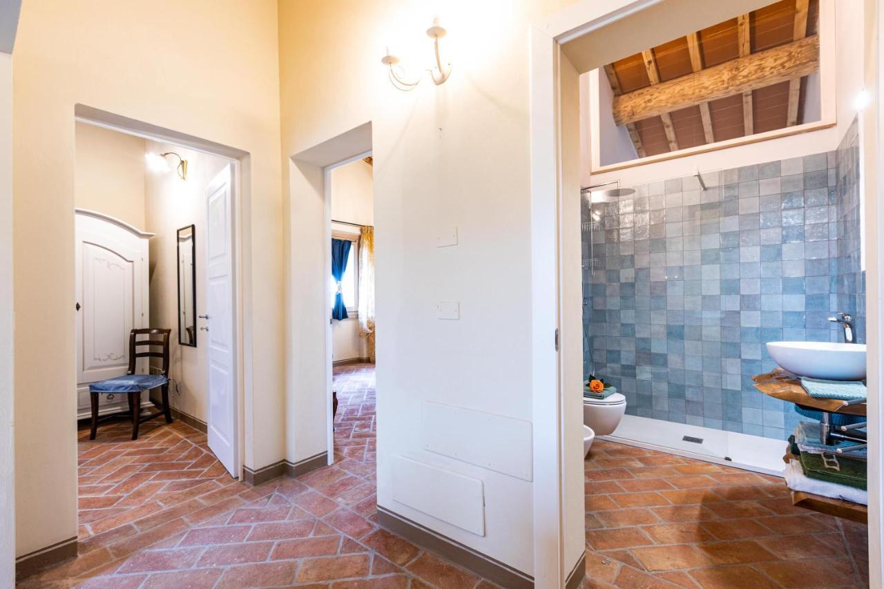 Appartamento In Casale Con Piscina Casa I Pavoni Chianni Luaran gambar