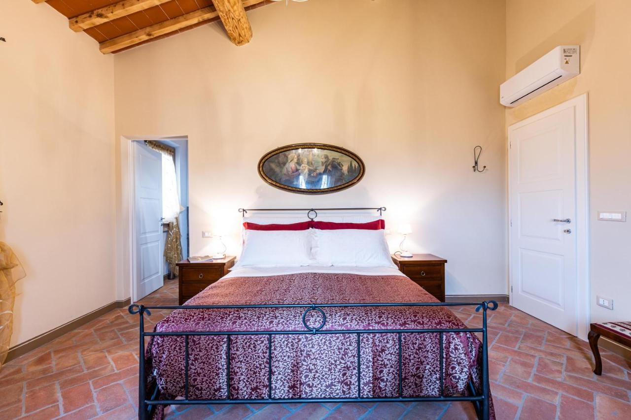 Appartamento In Casale Con Piscina Casa I Pavoni Chianni Luaran gambar