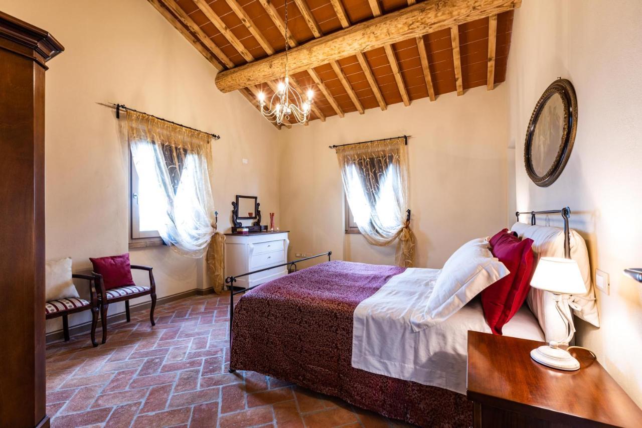 Appartamento In Casale Con Piscina Casa I Pavoni Chianni Luaran gambar