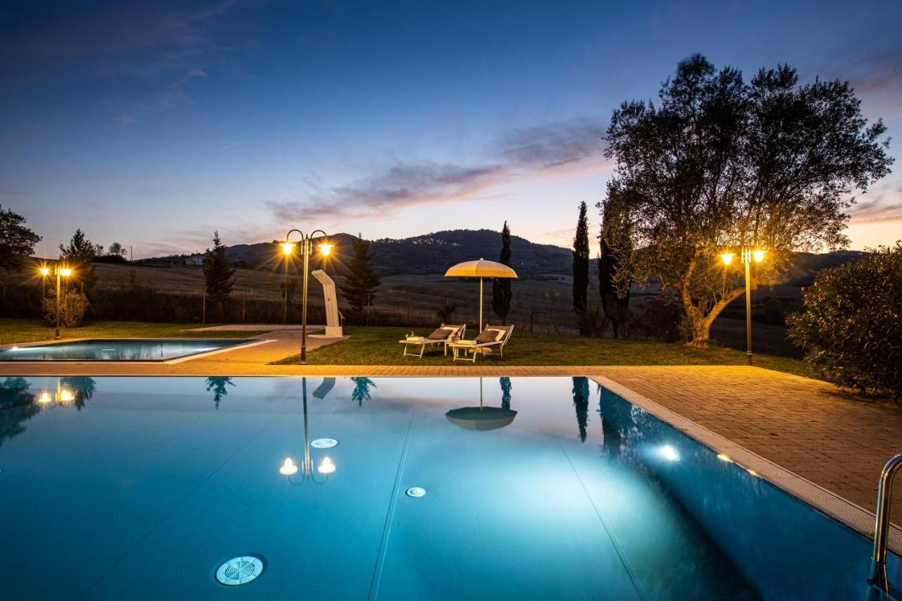 Appartamento In Casale Con Piscina Casa I Pavoni Chianni Luaran gambar