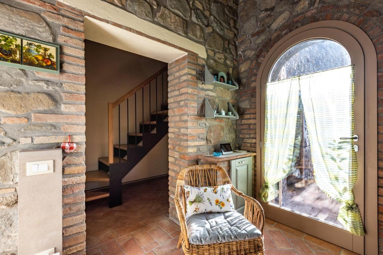 Appartamento In Casale Con Piscina Casa I Pavoni Chianni Luaran gambar