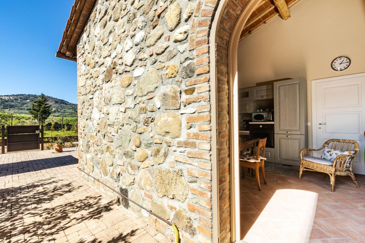 Appartamento In Casale Con Piscina Casa I Pavoni Chianni Luaran gambar