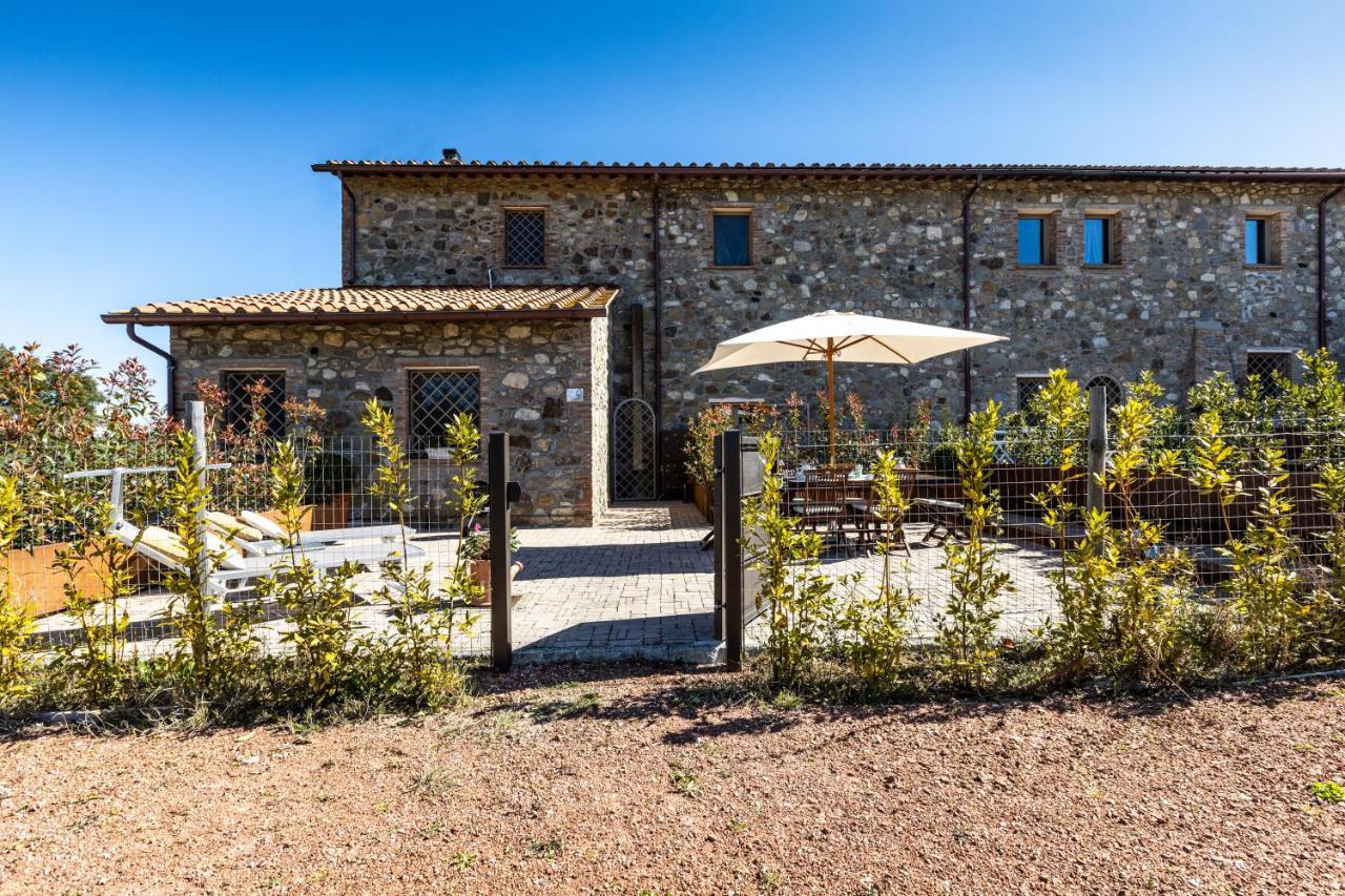Appartamento In Casale Con Piscina Casa I Pavoni Chianni Luaran gambar