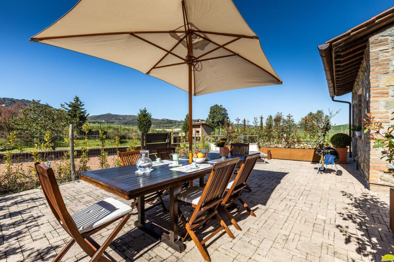 Appartamento In Casale Con Piscina Casa I Pavoni Chianni Luaran gambar