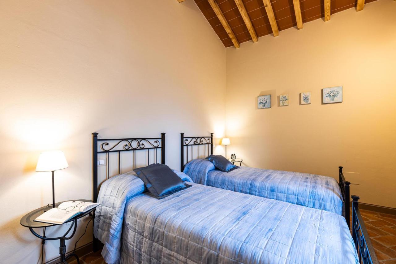 Appartamento In Casale Con Piscina Casa I Pavoni Chianni Luaran gambar